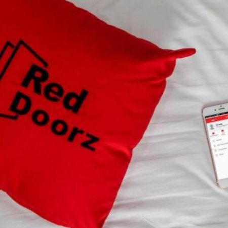 Reddoorz Near Universitas Wijaya Kusuma Surabaya Exterior photo
