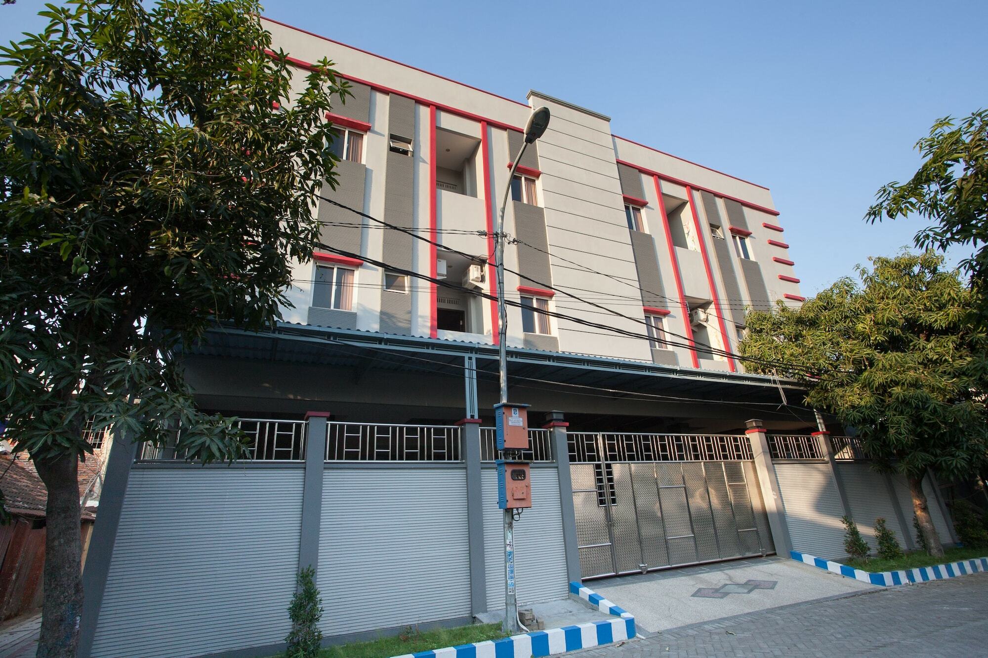 Reddoorz Near Universitas Wijaya Kusuma Surabaya Exterior photo